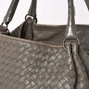 BOTTEGA VENETA ボッテガヴェネタ イントレチャート ハンドバッグ B00860011A ラムスキン チャコールグレー 美品 中古 4a005274