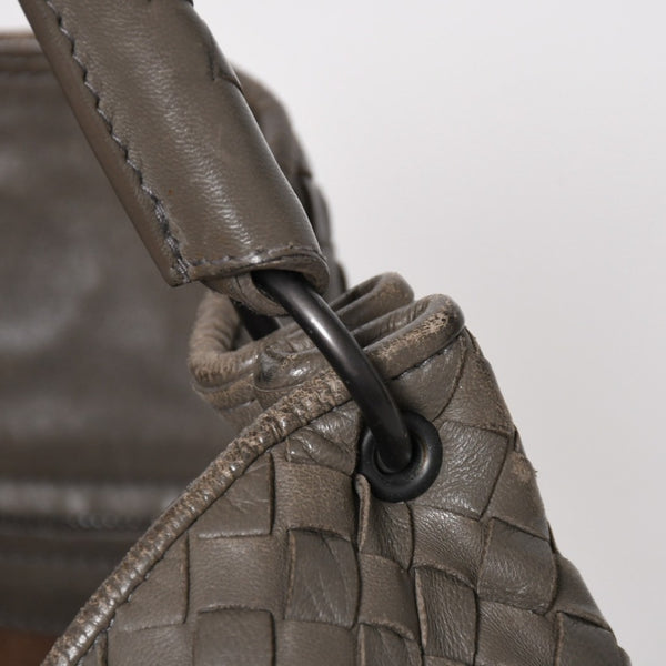 BOTTEGA VENETA ボッテガヴェネタ イントレチャート ハンドバッグ B00860011A ラムスキン チャコールグレー 美品 中古 4a005274