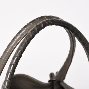 BOTTEGA VENETA ボッテガヴェネタ イントレチャート ハンドバッグ B00860011A ラムスキン チャコールグレー 美品 中古 4a005274