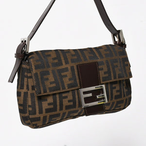 極美品 FENDI フェンディ マンマバケット ワンショルダーバッグ ズッカ柄 総柄 ブラウン キャンバス レザー シルバー金具 中古 4a005270
