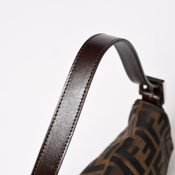 極美品 FENDI フェンディ マンマバケット ワンショルダーバッグ ズッカ柄 総柄 ブラウン キャンバス レザー シルバー金具 中古 4a005270