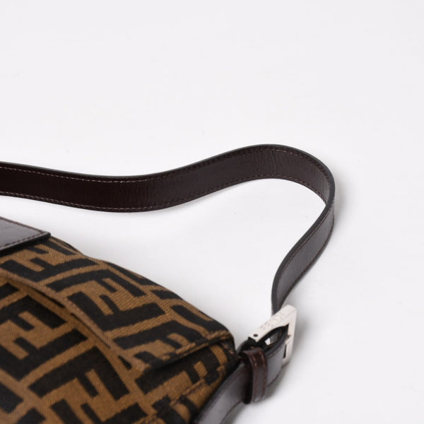 極美品 FENDI フェンディ マンマバケット ワンショルダーバッグ ズッカ柄 総柄 ブラウン キャンバス レザー シルバー金具 中古 4a005270