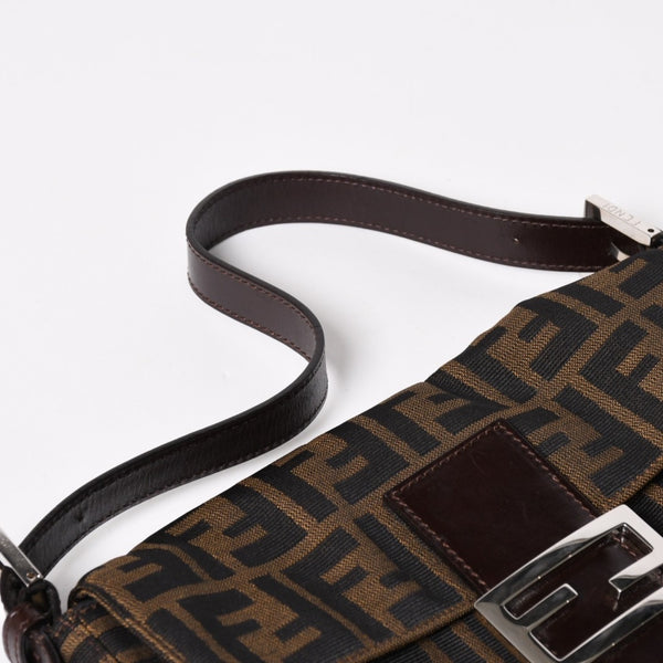 極美品 FENDI フェンディ マンマバケット ワンショルダーバッグ ズッカ柄 総柄 ブラウン キャンバス レザー シルバー金具 中古 4a005270