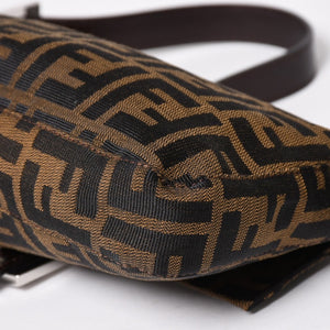 極美品 FENDI フェンディ マンマバケット ワンショルダーバッグ ズッカ柄 総柄 ブラウン キャンバス レザー シルバー金具 中古 4a005270