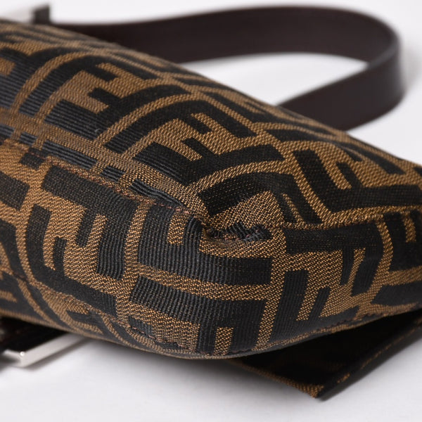 極美品 FENDI フェンディ マンマバケット ワンショルダーバッグ ズッカ柄 総柄 ブラウン キャンバス レザー シルバー金具 中古 4a005270