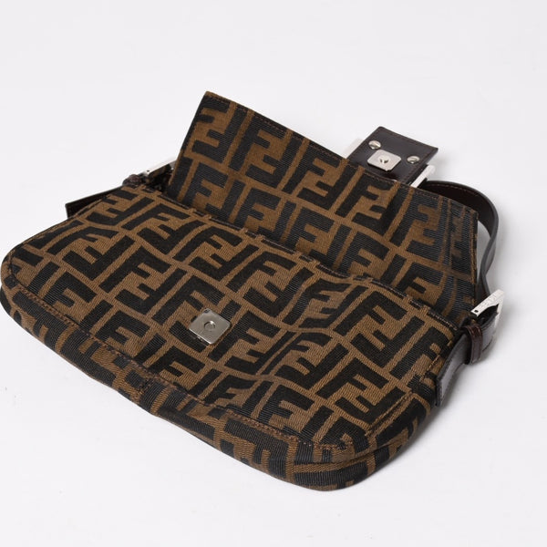 極美品 FENDI フェンディ マンマバケット ワンショルダーバッグ ズッカ柄 総柄 ブラウン キャンバス レザー シルバー金具 中古 4a005270