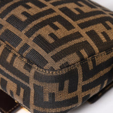 Load image into Gallery viewer, FENDI フェンディ ワンショルダーバッグ ハンドバッグ ゴールド金具 ズッカ柄キャンバス FFバックル 美品 中古 4a004866
