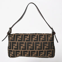 Load image into Gallery viewer, 極美品 FENDI フェンディ マンマバケット ワンショルダーバッグ 26424 キャンバス レザー ブラウン ズッカ柄 シルバー金具 中古 4a005282