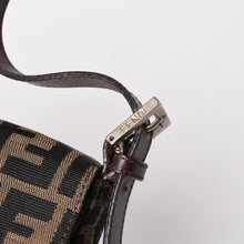 Load image into Gallery viewer, 極美品 FENDI フェンディ マンマバケット ワンショルダーバッグ 26424 キャンバス レザー ブラウン ズッカ柄 シルバー金具 中古 4a005282