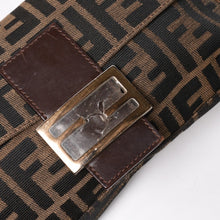 Load image into Gallery viewer, 極美品 FENDI フェンディ マンマバケット ワンショルダーバッグ 26424 キャンバス レザー ブラウン ズッカ柄 シルバー金具 中古 4a005282