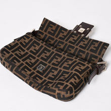 Load image into Gallery viewer, 極美品 FENDI フェンディ マンマバケット ワンショルダーバッグ 26424 キャンバス レザー ブラウン ズッカ柄 シルバー金具 中古 4a005282