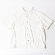 Load image into Gallery viewer, 極美品 CHROME HEARTS クロムハーツ パイル生地 CHプラス総柄 半袖シャツ サイズXXL ホワイト シルバー金具 中古 4a005367