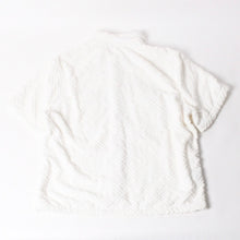 Load image into Gallery viewer, 極美品 CHROME HEARTS クロムハーツ パイル生地 CHプラス総柄 半袖シャツ サイズXXL ホワイト シルバー金具 中古 4a005367