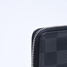 Load image into Gallery viewer, 極美品 LOUIS VUITTON ルイヴィトン ジッピー コイン パース コインケース 小銭入れ N63076 ダミエ グラフィット ブラック グレー 中古 4a005316