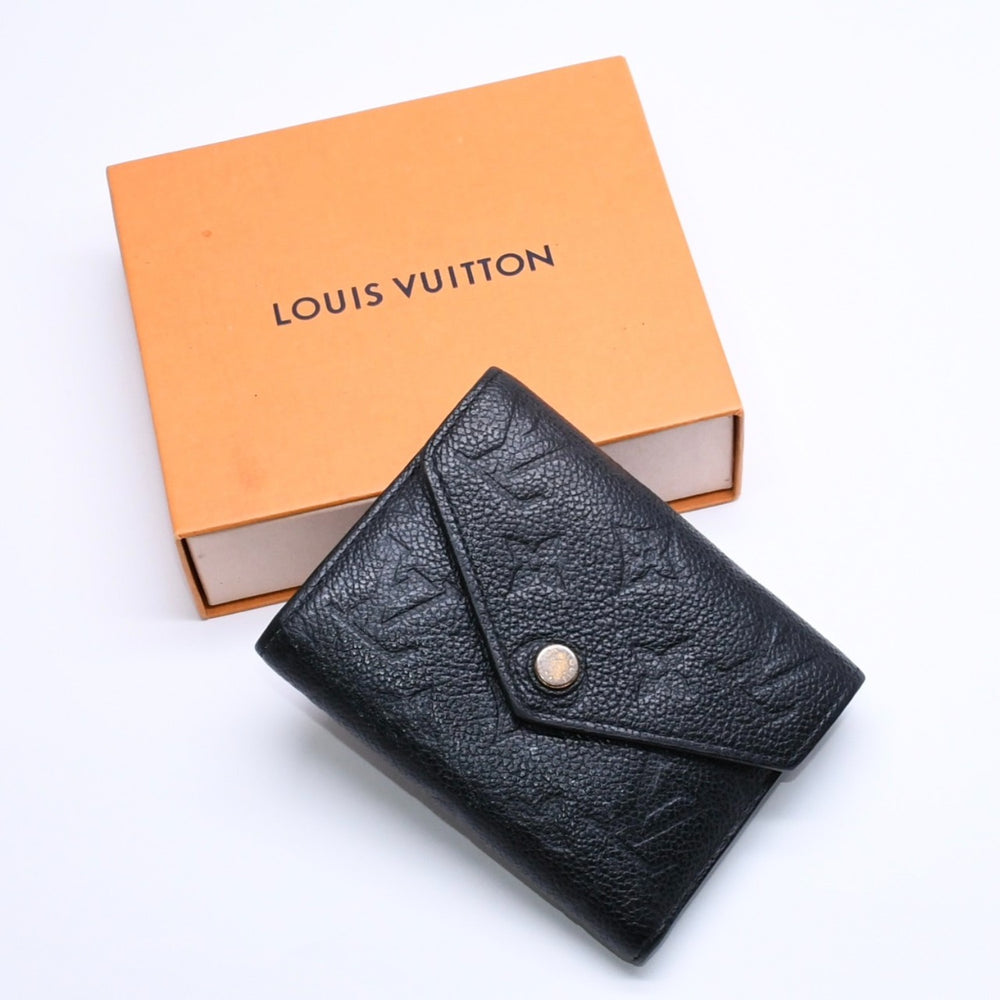 LOUIS VUITTON ルイヴィトン ポルトフォイユ ヴィクトリーヌ M64060 三つ折り財布 モノグラムアンプラント ブラック 美品 中古 4a005251