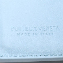 Load image into Gallery viewer, BOTTEGA VENETA ボッテガヴェネタ 三つ折り財布 マキシイントレチャート カセット コンパクトウォレット ライトブルー 美品 中古 4a005326