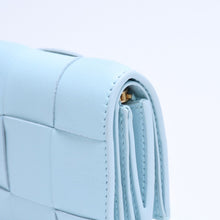 Load image into Gallery viewer, BOTTEGA VENETA ボッテガヴェネタ 三つ折り財布 マキシイントレチャート カセット コンパクトウォレット ライトブルー 美品 中古 4a005326