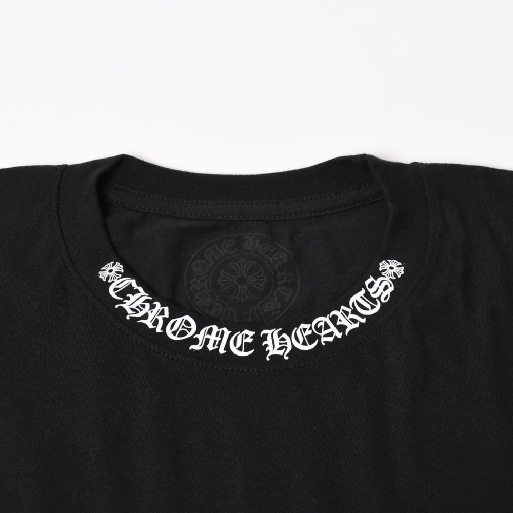 新品未使用 CHROME HEARTS クロムハーツ ネックロゴ プリント 半袖Tシャツ ブラック ホワイト サイズL 中古 4a005366