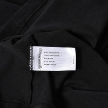 Load image into Gallery viewer, 新品未使用 CHROME HEARTS クロムハーツ ネックロゴ プリント 半袖Tシャツ ブラック ホワイト サイズL 中古 4a005366