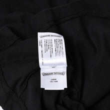 Load image into Gallery viewer, 新品未使用 CHROME HEARTS クロムハーツ ネックロゴ プリント 半袖Tシャツ ブラック ホワイト サイズL 中古 4a005366
