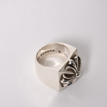 Load image into Gallery viewer, CHROME HEARTS クロムハーツ CH PLUS PYRAMID CHプラス ピラミッド リング 指輪 重量約41.94g サイズ21号 シルバー925 美品 中古 4a005491