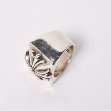 Load image into Gallery viewer, CHROME HEARTS クロムハーツ CH PLUS PYRAMID CHプラス ピラミッド リング 指輪 重量約41.94g サイズ21号 シルバー925 美品 中古 4a005491