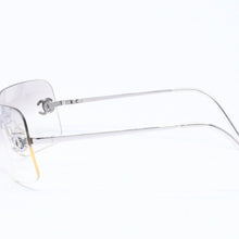 Load image into Gallery viewer, CHANEL シャネル リムレス サングラス 4017-D c.159/61 サイズ 62□17 120 ココマーク ラインストーン グレー グラデーションレンズ シルバー金具 良品 中古 4a005343