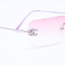 Load image into Gallery viewer, CHANEL シャネル リムレス サングラス 4017-D c.124/58 62□17 120 ココマーク ラインストーン ピンク パープル シルバー金具 美品 中古 4a005341