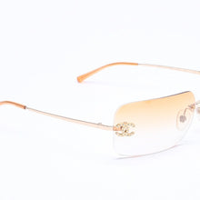 Load image into Gallery viewer, CHANEL シャネル サングラス アイウェア リムレス ラインストーン ココマーク オレンジ イエロー 4017-D サイズ62◻︎17 120 美品 中古 4a005344