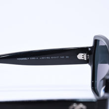 Load image into Gallery viewer, CHANEL シャネル スクエア シェイプ サングラス 5385-A c.501/6G サイズ61□17 140 ミラーレンズ ブラック ココマーク アイウェア 美品 中古 4a005347