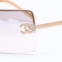Load image into Gallery viewer, CHANEL シャネル リムレス サングラス 4092-B c.102/8Z サイズ62□15 120 グラデーションレンズ ブラウン ラインストーン ココマーク ゴールド金具 美品 中古 4a005340