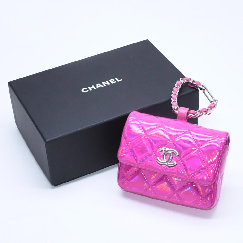 新品未使用 CHANEL シャネル マトラッセ パテント ミニポーチ M12484 ネオンピンク ココマーク ランダム番台 小物入れ シルバー金具 中古 4a005261