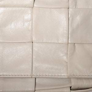 BOTTEGA VENETA ボッテガヴェネタ マキシイントレチャート カセット B08746057M ショルダーバッグ アイボリー レザー 美品 中古 4a005384