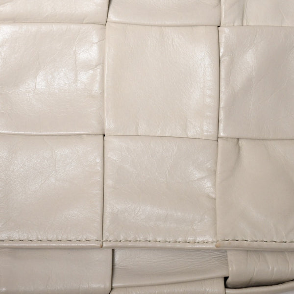 BOTTEGA VENETA ボッテガヴェネタ マキシイントレチャート カセット B08746057M ショルダーバッグ アイボリー レザー 美品 中古 4a005384