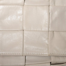 画像をギャラリービューアに読み込む, BOTTEGA VENETA ボッテガヴェネタ マキシイントレチャート カセット B08746057M ショルダーバッグ アイボリー レザー 美品 中古 4a005384
