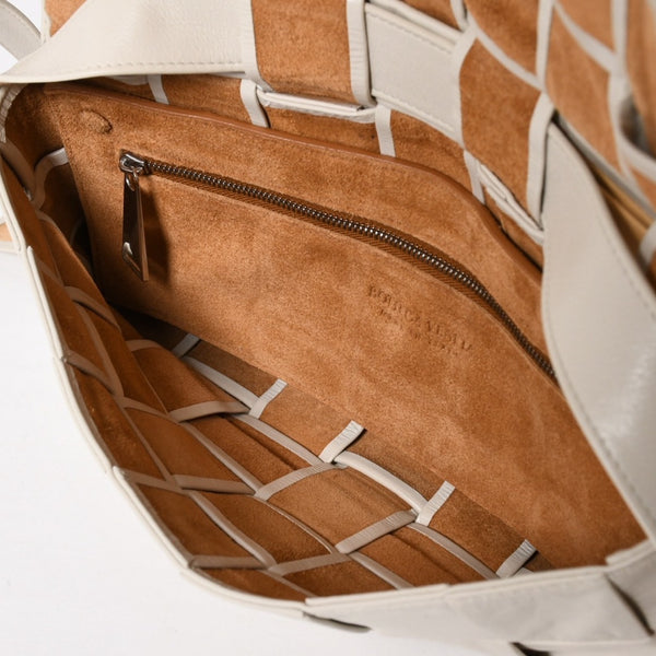 BOTTEGA VENETA ボッテガヴェネタ マキシイントレチャート カセット B08746057M ショルダーバッグ アイボリー レザー 美品 中古 4a005384