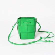 画像をギャラリービューアに読み込む, 新品未使用 BOTTEGA VENETA ボッテガヴェネタ MINI CASSETTE BUCKET ミニ カセット バケットバッグ 680217 イントレチャート 中古 4a005395