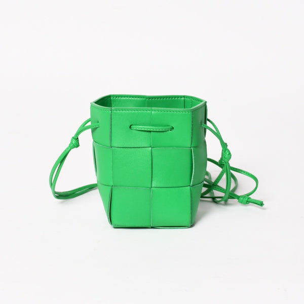 新品未使用 BOTTEGA VENETA ボッテガヴェネタ MINI CASSETTE BUCKET ミニ カセット バケットバッグ 680217 イントレチャート 中古 4a005395
