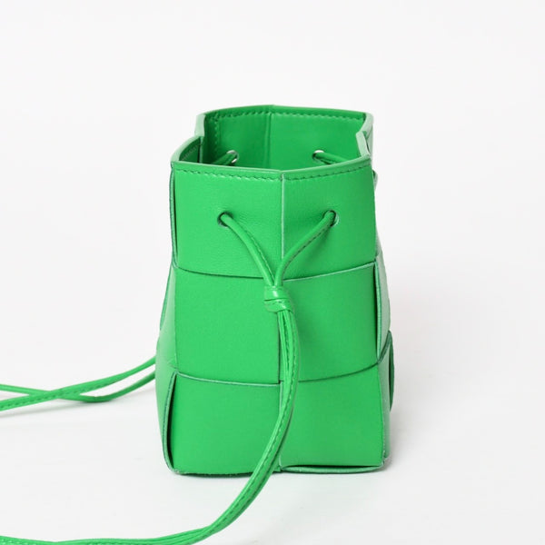 新品未使用 BOTTEGA VENETA ボッテガヴェネタ MINI CASSETTE BUCKET ミニ カセット バケットバッグ 680217 イントレチャート 中古 4a005395