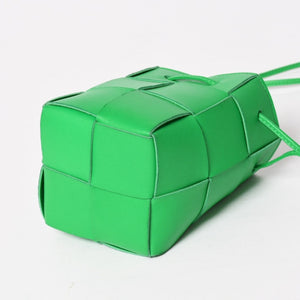 新品未使用 BOTTEGA VENETA ボッテガヴェネタ MINI CASSETTE BUCKET ミニ カセット バケットバッグ 680217 イントレチャート 中古 4a005395