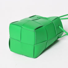 画像をギャラリービューアに読み込む, 新品未使用 BOTTEGA VENETA ボッテガヴェネタ MINI CASSETTE BUCKET ミニ カセット バケットバッグ 680217 イントレチャート 中古 4a005395