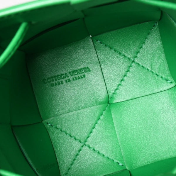 新品未使用 BOTTEGA VENETA ボッテガヴェネタ MINI CASSETTE BUCKET ミニ カセット バケットバッグ 680217 イントレチャート 中古 4a005395
