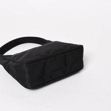 画像をギャラリービューアに読み込む, 極美品 PRADA プラダ ホーボー ハンドバッグ MV515 トライアングルロゴ 三角ロゴプレート ナイロン ブラック 中古 4a005357