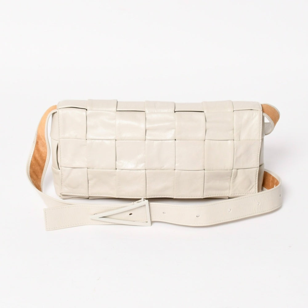 BOTTEGA VENETA Maxi Intrecciato Cassette B08746057M Shoulder Bag Ivory Leather Good Condition Used 4a005384