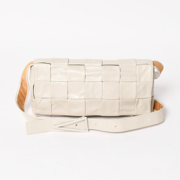 BOTTEGA VENETA ボッテガヴェネタ マキシイントレチャート カセット B08746057M ショルダーバッグ アイボリー レザー 美品 中古 4a005384