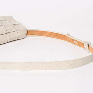 BOTTEGA VENETA ボッテガヴェネタ マキシイントレチャート カセット B08746057M ショルダーバッグ アイボリー レザー 美品 中古 4a005384