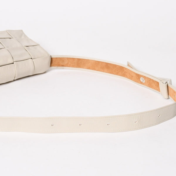 BOTTEGA VENETA ボッテガヴェネタ マキシイントレチャート カセット B08746057M ショルダーバッグ アイボリー レザー 美品 中古 4a005384