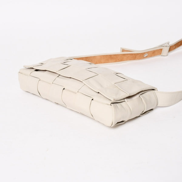 BOTTEGA VENETA ボッテガヴェネタ マキシイントレチャート カセット B08746057M ショルダーバッグ アイボリー レザー 美品 中古 4a005384