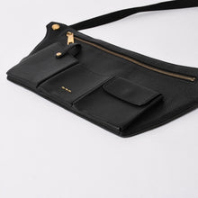 Load image into Gallery viewer, 極美品 FENDI フェンディ ボディバッグ ショルダーバッグ 7VA459 背面ズッカ柄 ナイロン レザー ブラック ゴールド金具 中古 4a005388