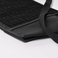 Load image into Gallery viewer, 極美品 FENDI フェンディ ボディバッグ ショルダーバッグ 7VA459 背面ズッカ柄 ナイロン レザー ブラック ゴールド金具 中古 4a005388